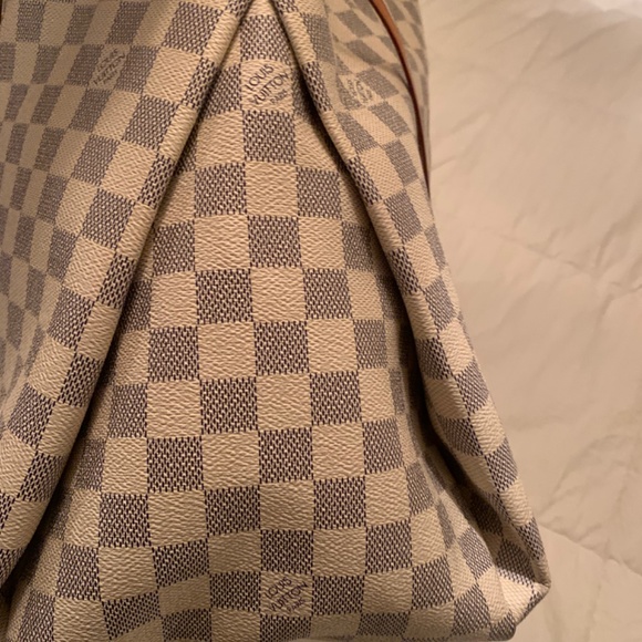 Louis Vuitton Bag - Picture 3 of 10